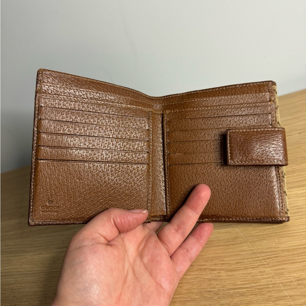 Authentic Gucci Brown monogram bifold wallet - Picture 8 of 16